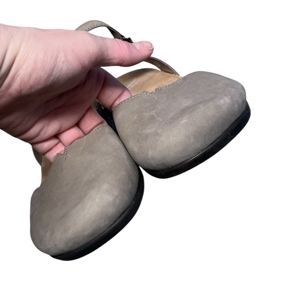 Dansko Rowan taupe nubuck leather closed toe comfort sandals - Picture 4 of 10